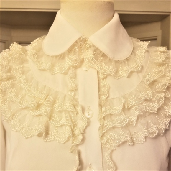 Innocent World Rose Lace Frill Lolita Blouse - Picture 2 of 7